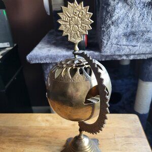 Etched Ornate Brass Sphere Ashtray Vintage gorgeous GUC SEE PICTURES RARE!!!!!!